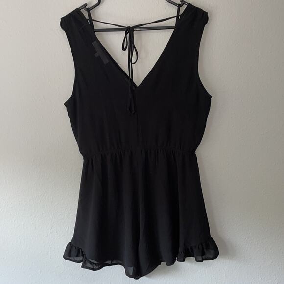 ASTR Black Romper S Lined Sleeveless Ruffle Hem Faux Wrap Wide Leg Plunge V - Picture 4 of 6